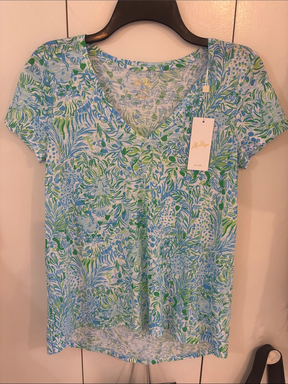 Lilly Pulitzer Etta v-neck tee Hydra blue dandy lions NWT XS